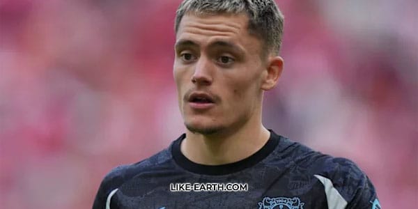 Florian Wirtz Liverpool in Talks with Leverkusen as Star Snubs Bayern