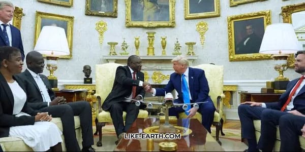 Sinister Trump Dims the Lights for Another White House Ambush