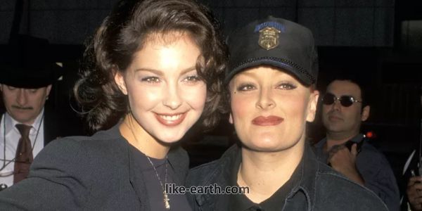 Wynonna Judd and Ashley Judd